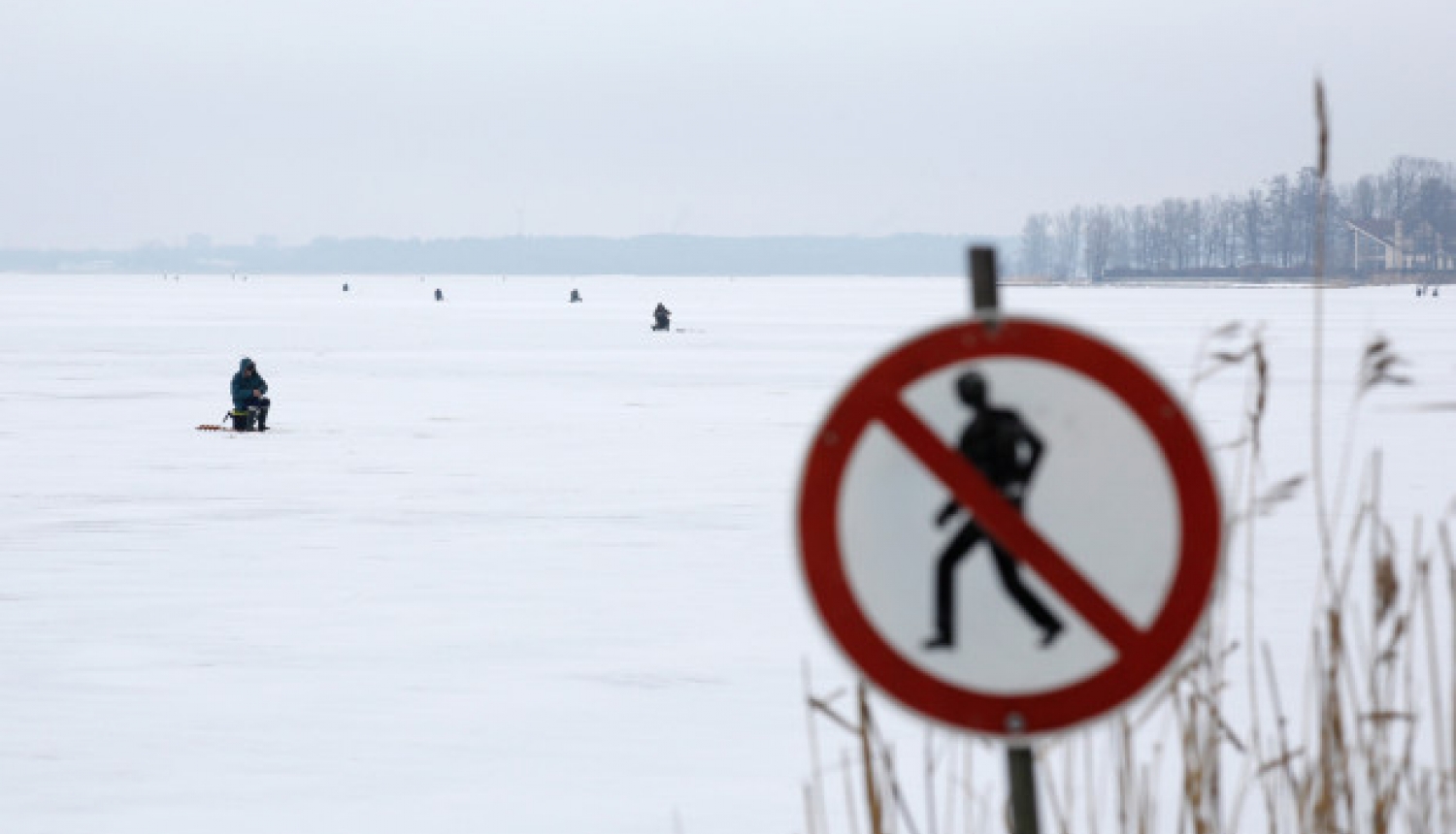 Aizliegts atrasties uz visu Ogres ūdenstilpju ledus